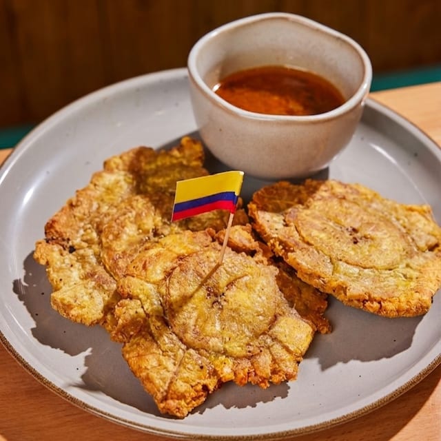 Tostones o arepas con Hogao.