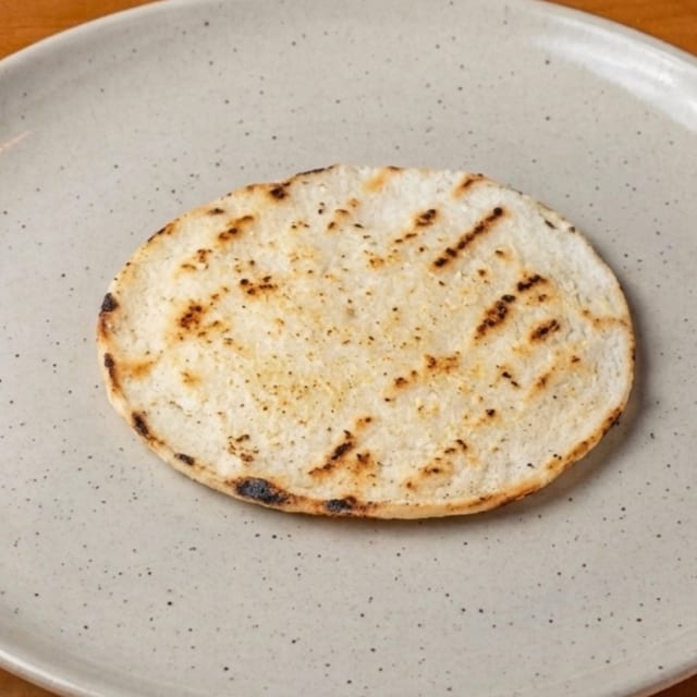 Arepa paisa sin queso.